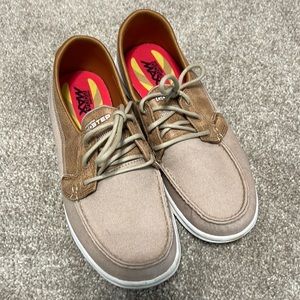 Sketchers go step shoes